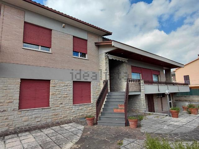 Case e ville in vendita di 600 m² in Strada Ponte Felcino Ponte Pattoli, 24