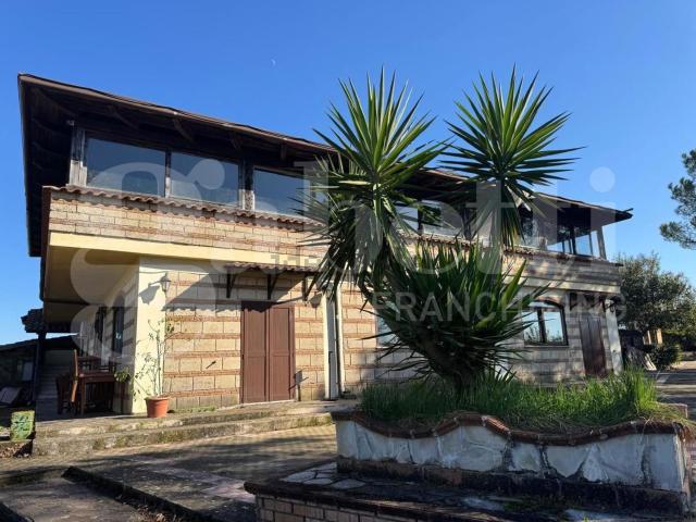 Case e ville in vendita di 600 m² in Strada Provinciale 235