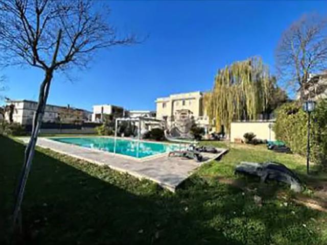 Case e ville in vendita di 601 m² in Via Case Viti