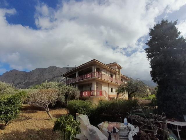 Case e ville in vendita di 604 m² in Via Alcide de Gasperi