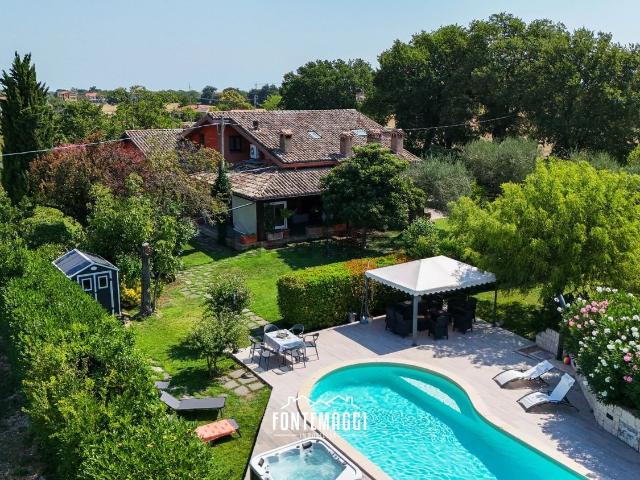 Case e ville in vendita di 605 m²