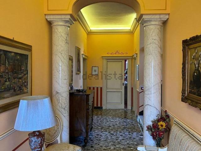 Case e ville in vendita di 605 m² in Via Gavinana, 74