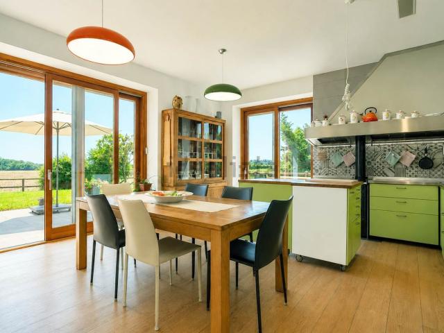 Case e ville in vendita di 605 m² in Via Novarino, 16