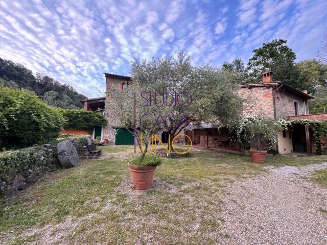 Case e ville in vendita di 606 m² in Via Maria Grazia Cutuli, 1