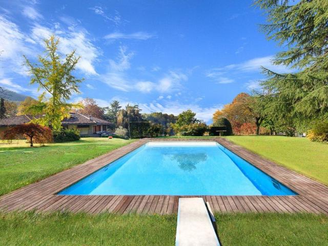 Case e ville in vendita di 608 m²