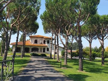 Case e ville in vendita di 610 m²
