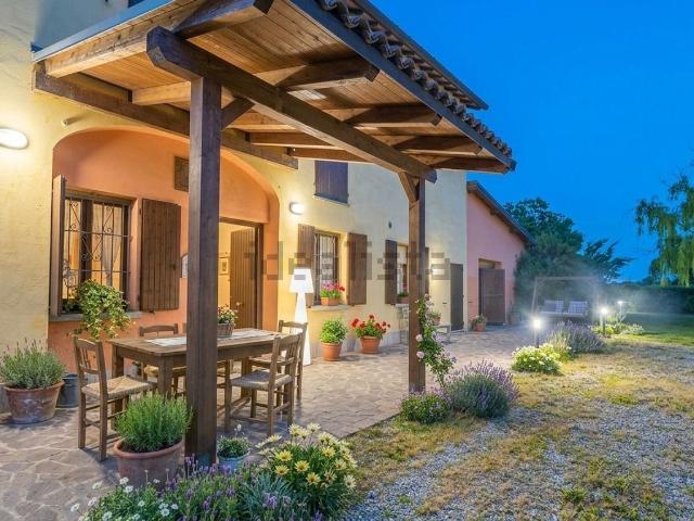 Case e ville in vendita di 610 m²