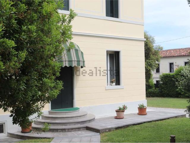 Case e ville in vendita di 610 m²