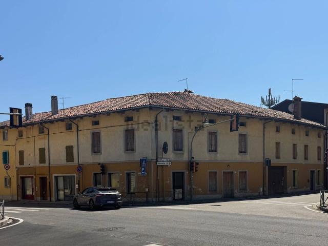 Case e ville in vendita di 610 m² in Via Cesare Battisti, 10