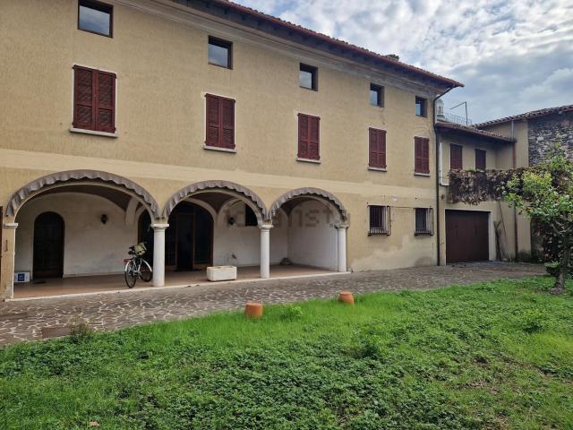 Case e ville in vendita di 610 m² in Via Angelo Mazzoldi, 37