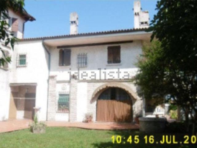 Case e ville in vendita di 610 m² in Via Sant&apos Elisabetta