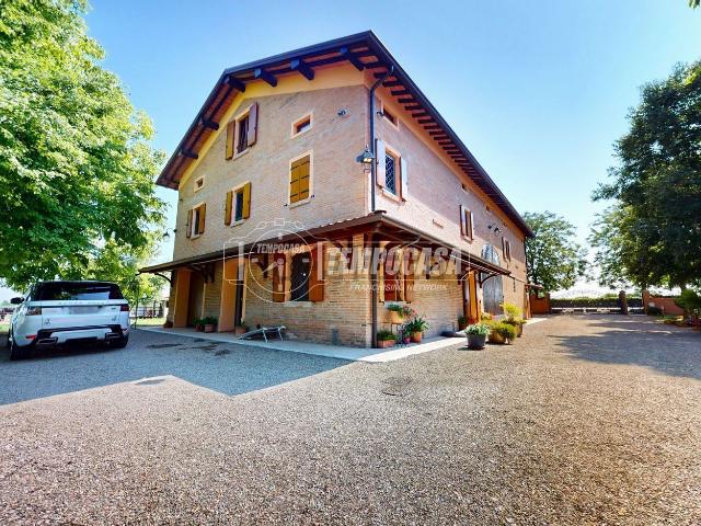 Case e ville in vendita di 612 m² in Via Canale per Reggio, 4