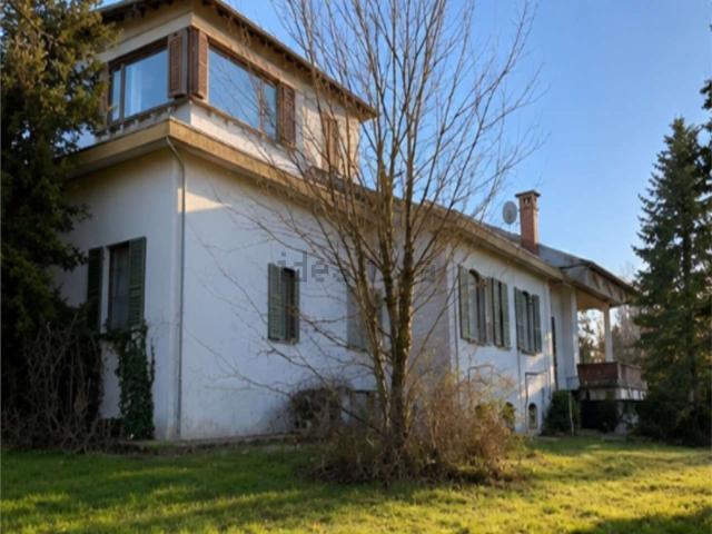 Case e ville in vendita di 612 m² in Via Enrico Millo