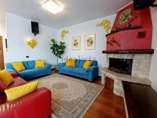 Case e ville in vendita di 612 m² in Via Lombardia, 26