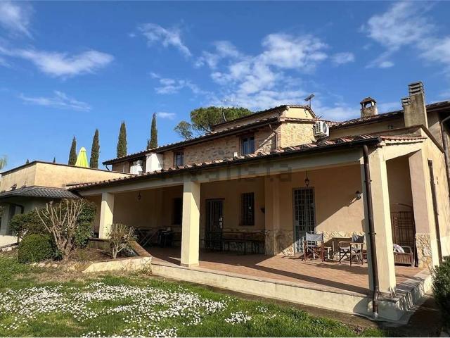 Case e ville in vendita di 613 m² in Strada Settevalli