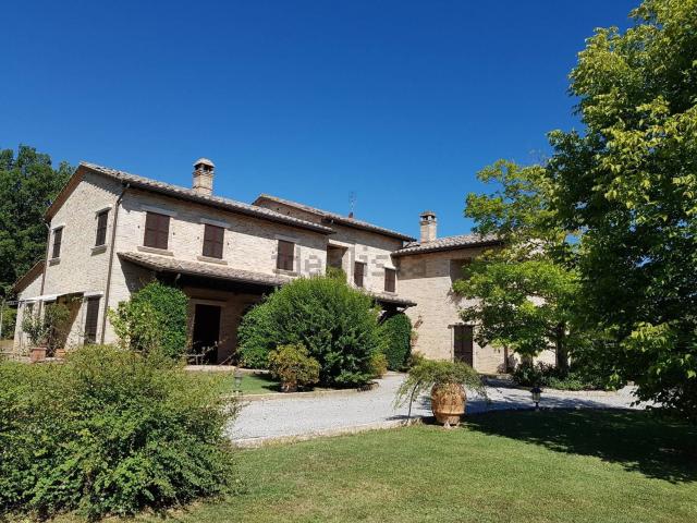 Case e ville in vendita di 615 m²