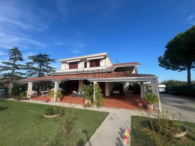 Case e ville in vendita di 615 m² in Via Maracco, 10