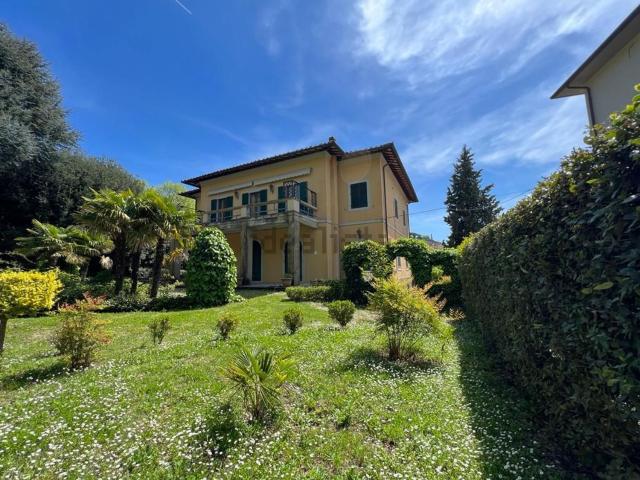 Case e ville in vendita di 615 m² in Viale Giuseppe Mazzini, 33