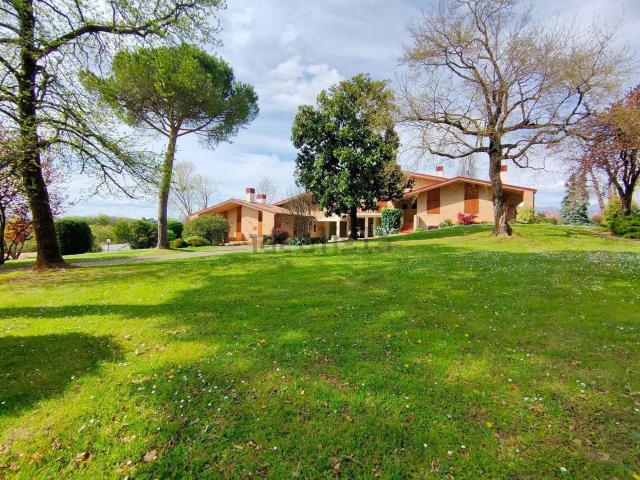 Case e ville in vendita di 616 m² in Via Tiepolo, 5