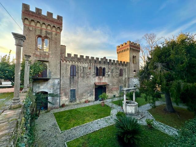 Case e ville in vendita di 617 m² in Via di Ragnaia Asciano, 6