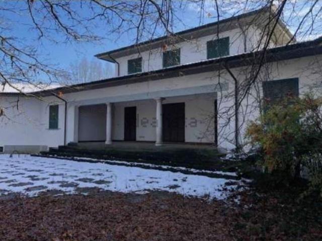 Case e ville in vendita di 617 m² in Via Enrico Millo