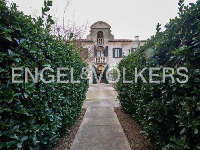 Case e ville in vendita di 618 m²