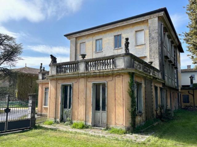 Case e ville in vendita di 618 m²
