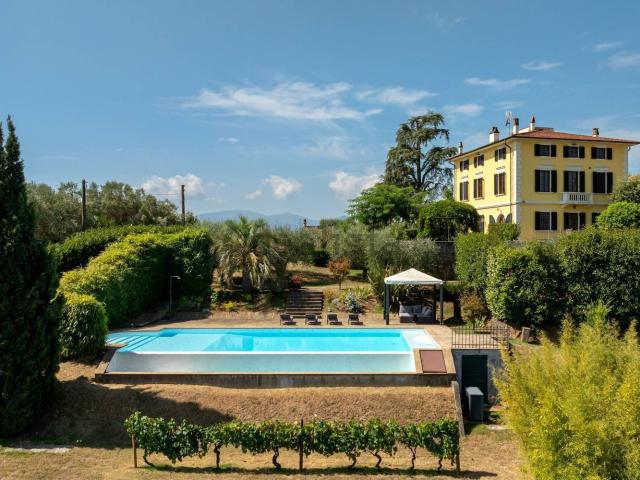 Case e ville in vendita di 618 m² in Via di Montecarlo