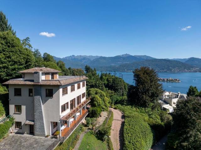 Case e ville in vendita di 619 m² in Via Sempione Nord, 91