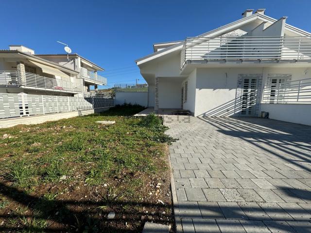 Case e ville in vendita di 61 m² in Via Percile