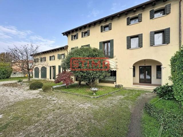 Case e ville in vendita di 620 m²