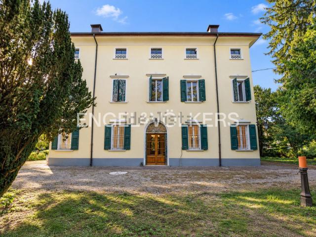 Case e ville in vendita di 620 m² in Via Malagoli