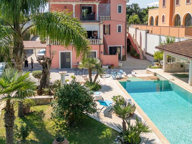 Case e ville in vendita di 620 m² in Via Rapolla, 86