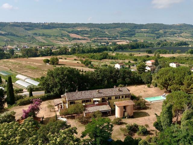 Case e ville in vendita di 620 m² in Contrada Svarchi, 4