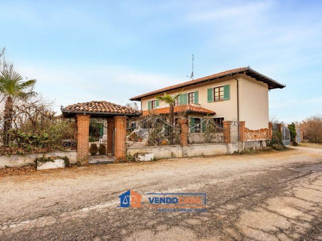 Case e ville in vendita di 620 m² in Frazione San Bernardo