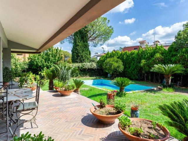 Case e ville in vendita di 621 m² in Via Tullio Passarelli