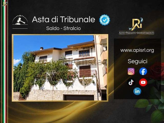Case e ville in vendita di 625 m² in Via Sant&apos Anna
