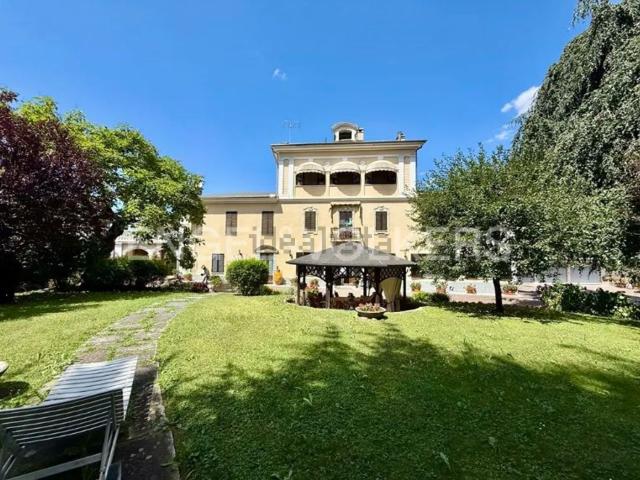 Case e ville in vendita di 626 m²