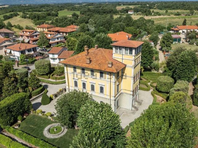 Case e ville in vendita di 627 m² in Viale Europa