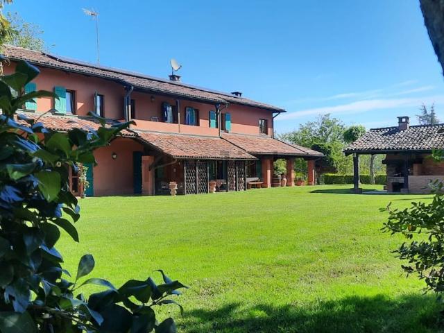 Case e ville in vendita di 628 m² in Frazione Valleandona, 150