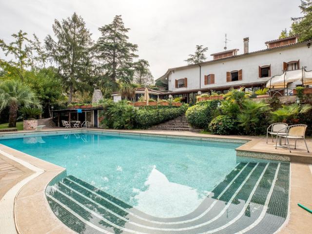 Case e ville in vendita di 629 m² in Strada Morlupo Capena