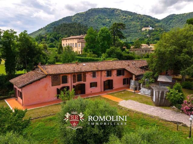 Case e ville in vendita di 630 m²