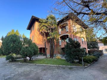 Case e ville in vendita di 630 m² in Via San Remigio, 13