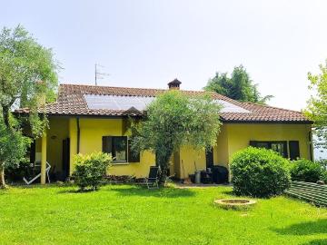 Case e ville in vendita di 633 m² in Via Campiani, 3