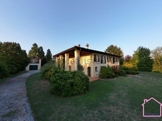 Case e ville in vendita di 636 m²