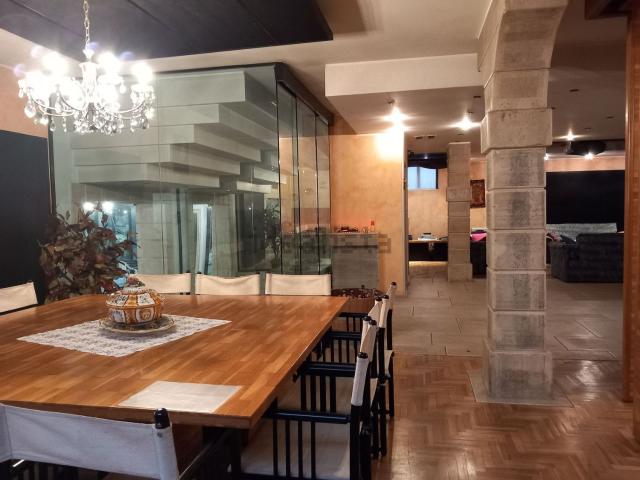 Case e ville in vendita di 639 m² in Via Gramsci
