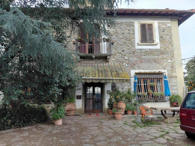 Case e ville in vendita di 639 m² in Via Vecchia Pisana