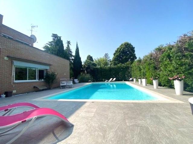 Case e ville in vendita di 640 m² in Via G. Marconi