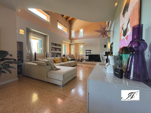 Case e ville in vendita di 642 m² in Via Santa Maria Annunziata, 8