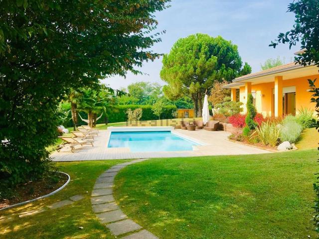 Case e ville in vendita di 642 m²